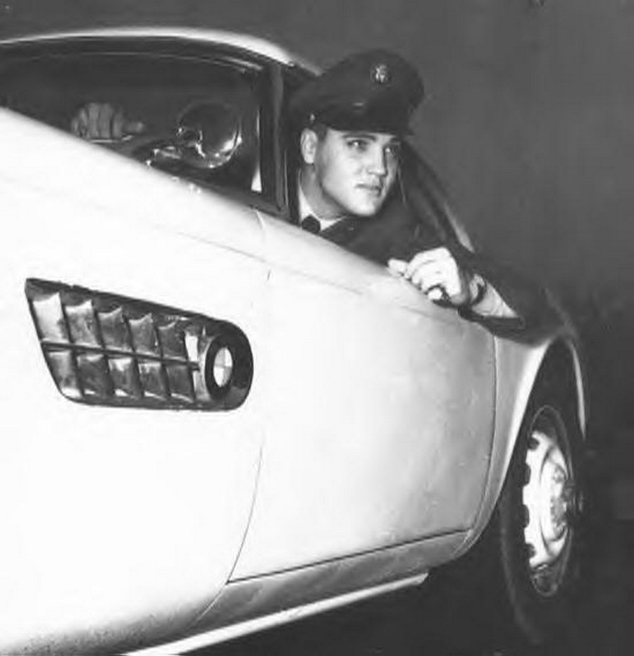 Name:  Elvis in BMW 507 in Bad Nauheim - June 1959.jpg
Views: 20994
Size:  82.9 KB