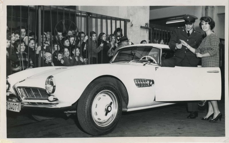 Name:  elvis  bmw507munichra2.jpg
Views: 25089
Size:  72.6 KB