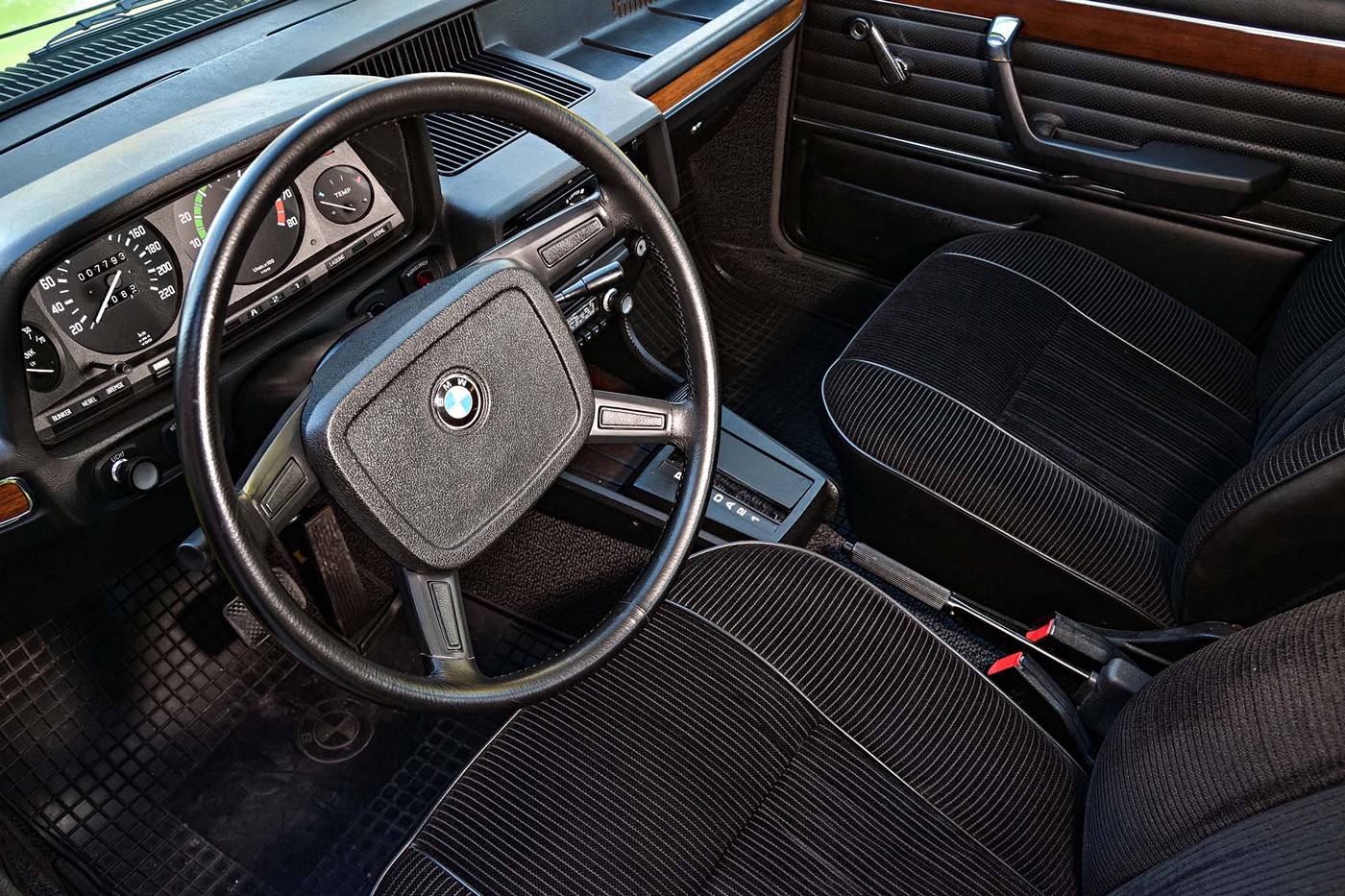 Name:  BMW-5-Series-E12-interior.jpg
Views: 2506
Size:  482.4 KB