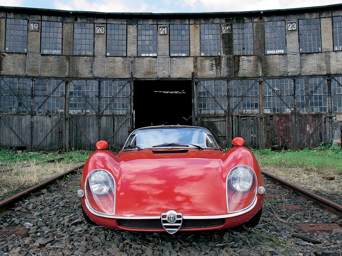 Name:  alfaromeo-33-2-stradale03.jpg
Views: 2010
Size:  564.6 KB