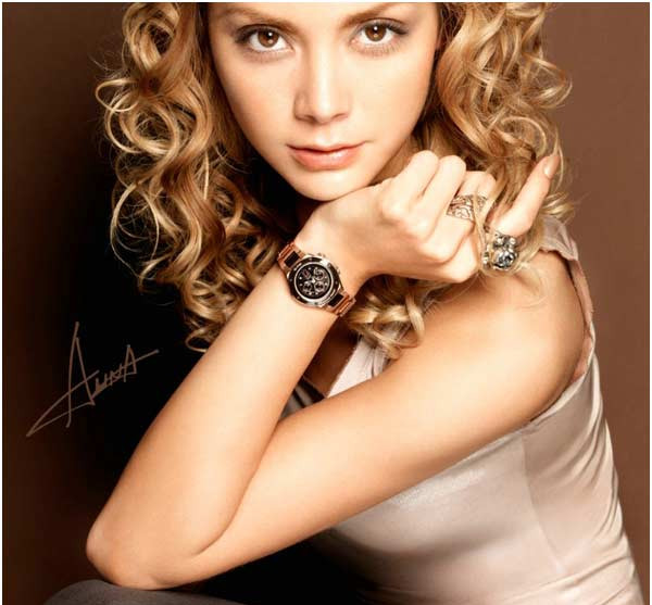 Name:  Shakira TagHeuer.jpg
Views: 757
Size:  81.3 KB