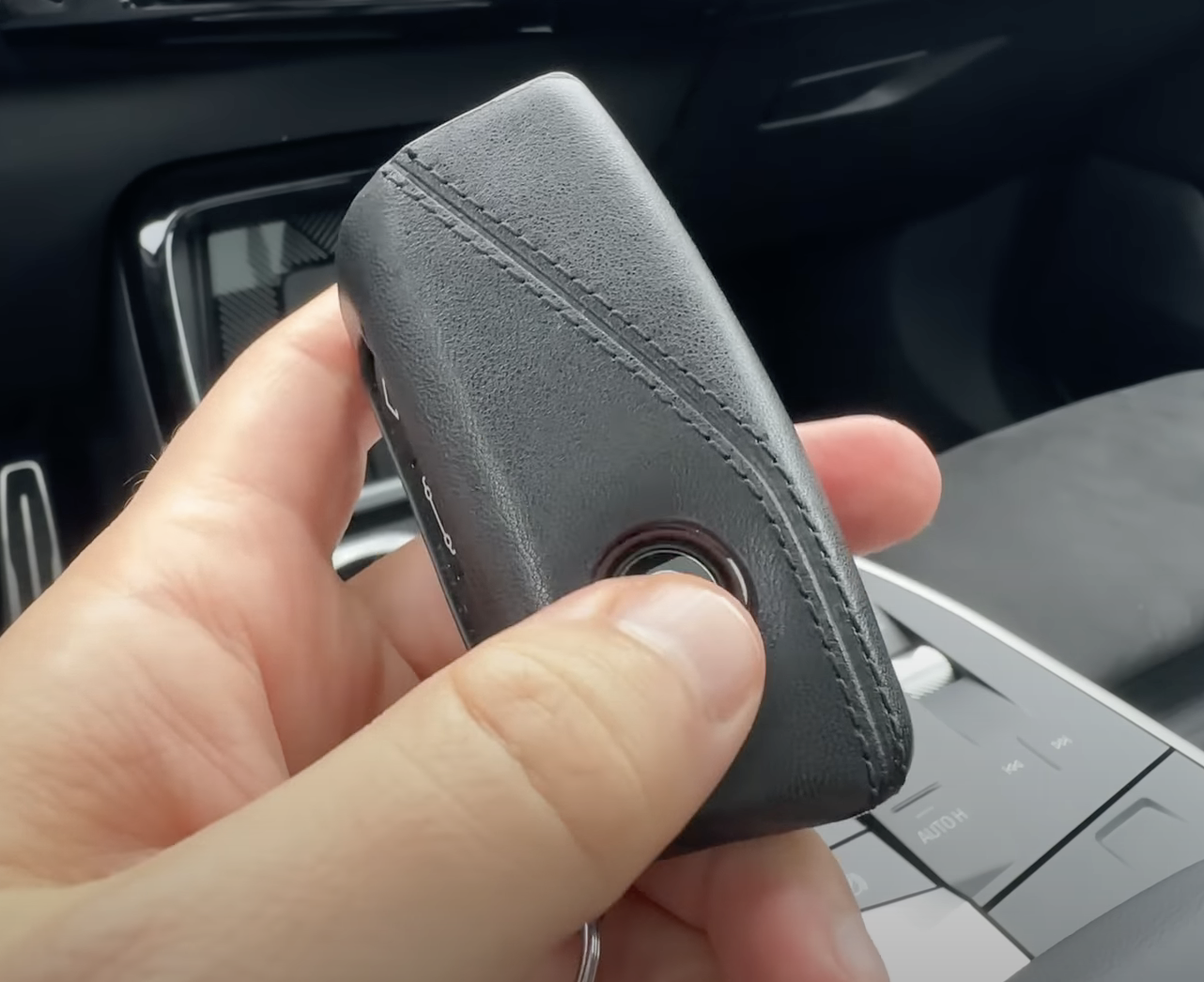 Does US market has this key fob holder? - BMW X1 and X2 (U11)