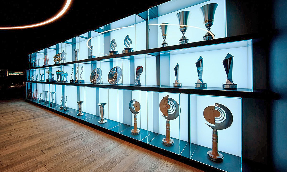 Name:  Mercedes_AMG_TrophyCabinet2.jpg
Views: 362
Size:  252.6 KB