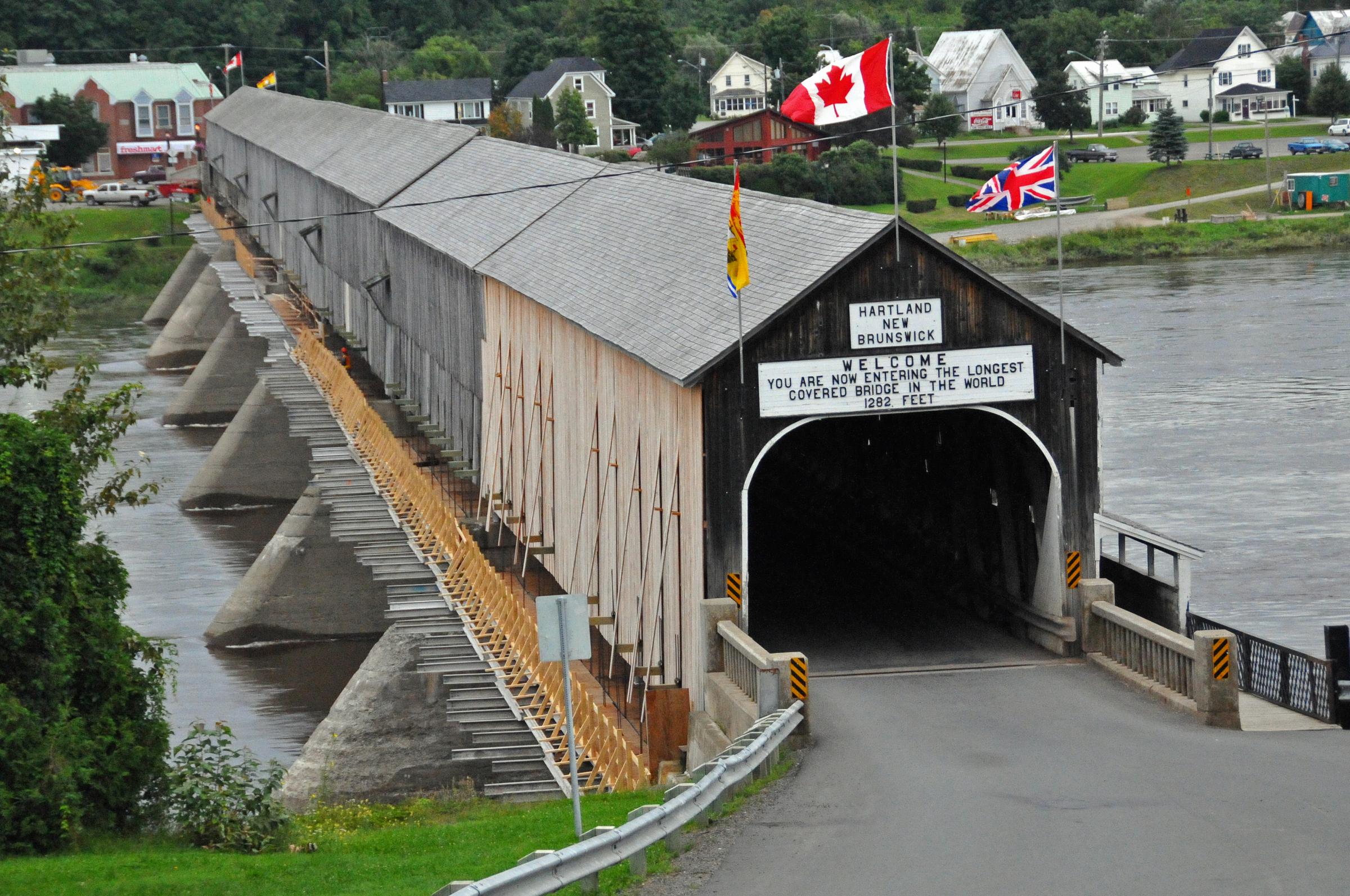 Name:  Hartland_covered_bridge_2008.jpg
Views: 286
Size:  616.3 KB