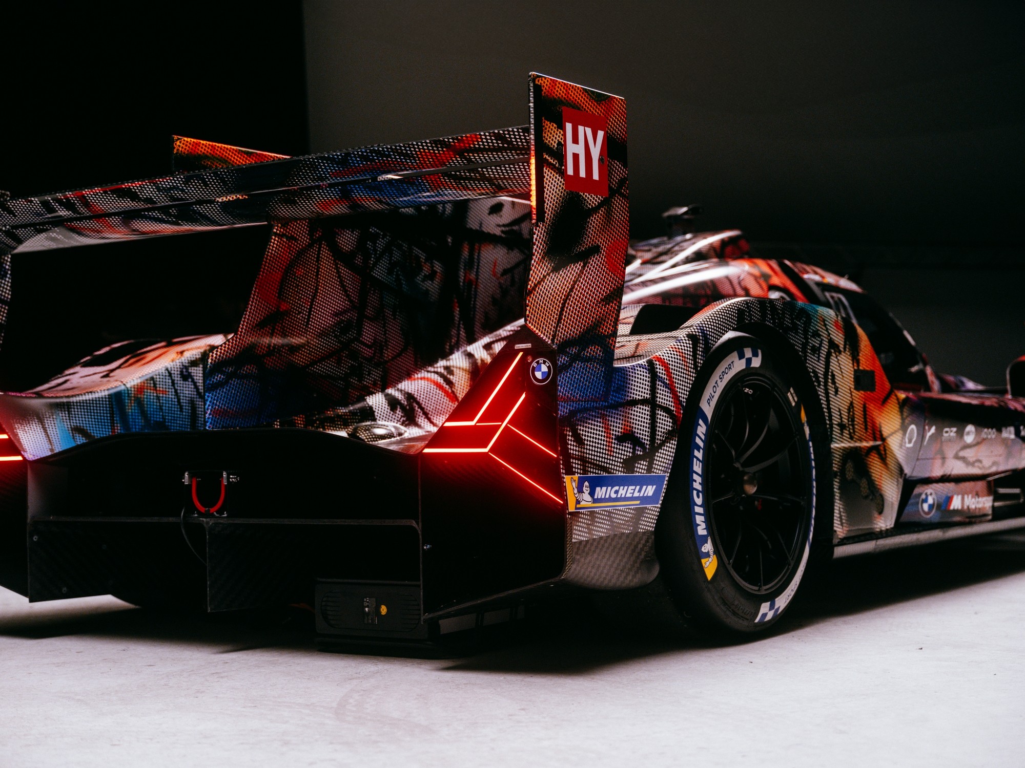 Name:  P90550649_lowRes_bmw-art-car-20-by-ar.jpg
Views: 1275
Size:  582.0 KB