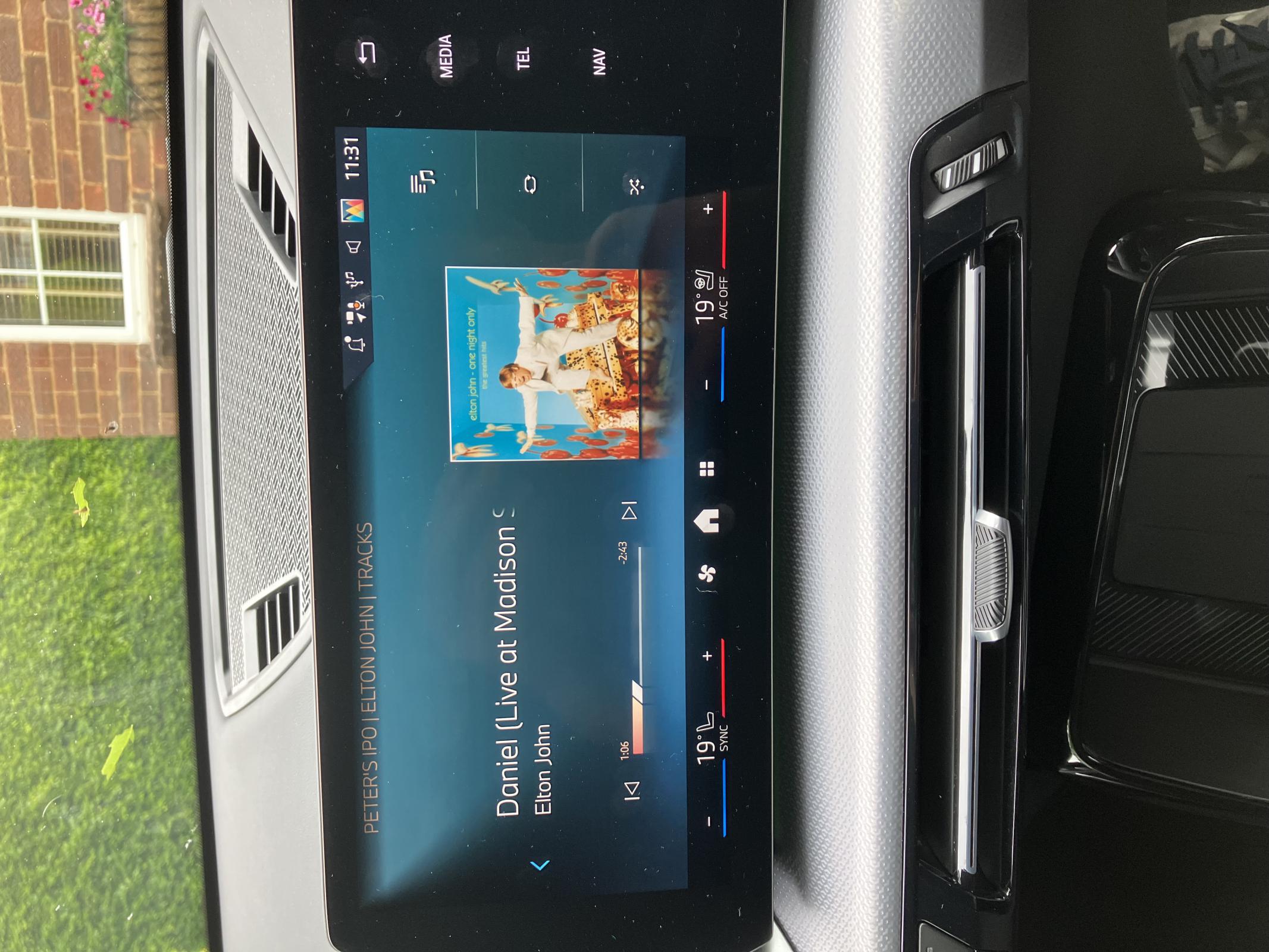 what is the trick to using a wired connection for music? - BMW X1 and X2  (U11)